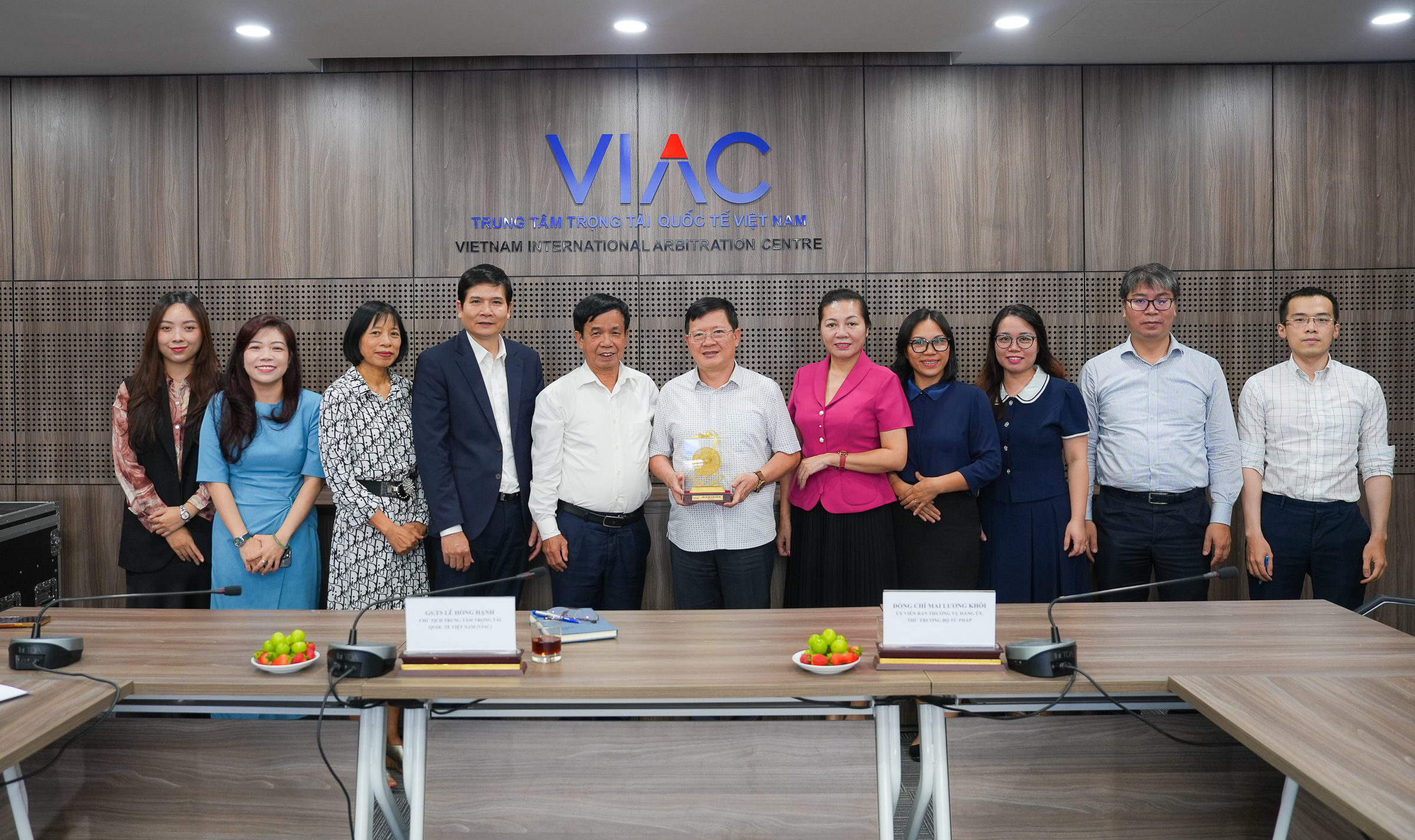 VIAC Meets with Deputy Minister of Justice – Mr. Mai Luong Khoi to Discuss the Development of Commercial Arbitration and Mediation in Vietnam